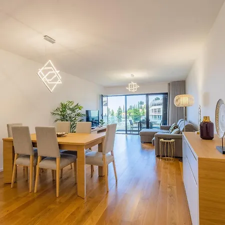 Flh Balcony Flat With Pool Διαμέρισμα *