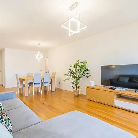 Διαμέρισμα Flh Balcony Flat With Pool