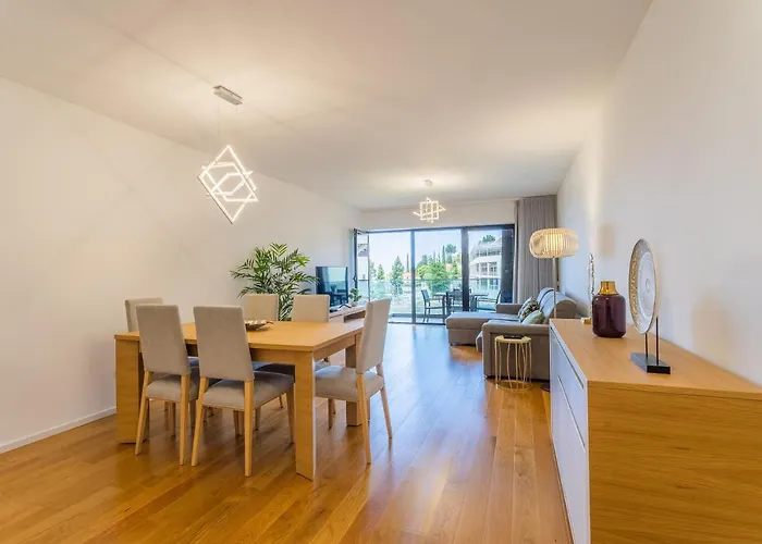 Flh Balcony Flat With Pool דירה *