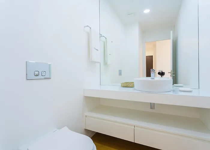 Flh Balcony Flat With Pool