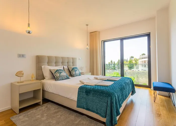 Flh Balcony Flat With Pool דירה *