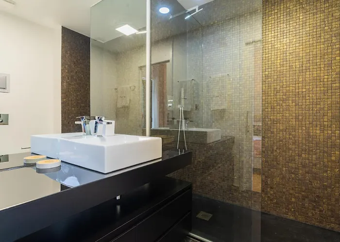 Flh Balcony Flat With Pool דירה פונשל