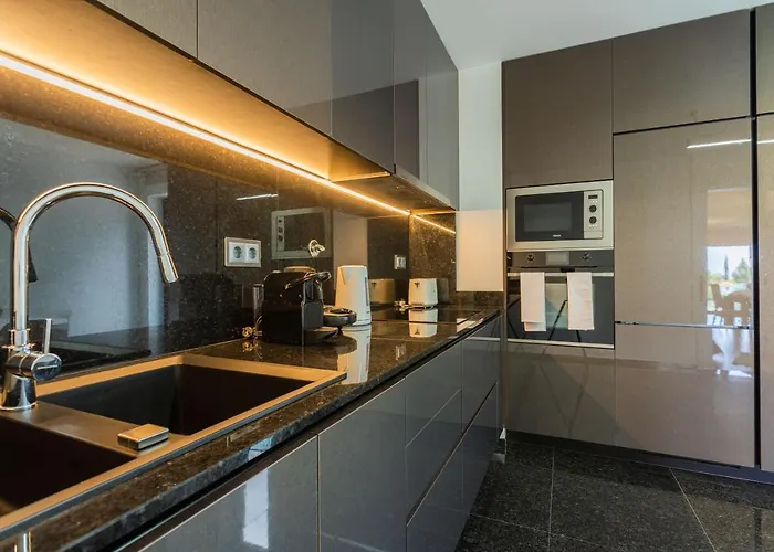 Flh Balcony Flat With Pool פונשל