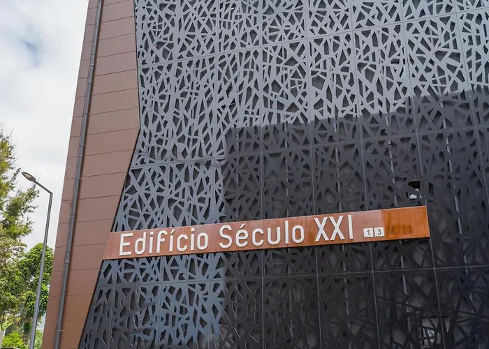 Flh Balcony Flat With Pool דירה *