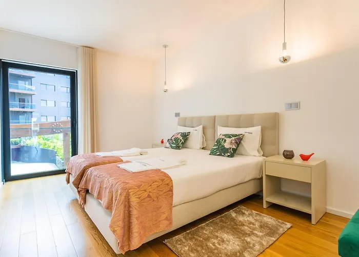 Flh Balcony Flat With Pool *