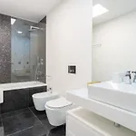 Flh Balcony Flat With Pool Apartamento