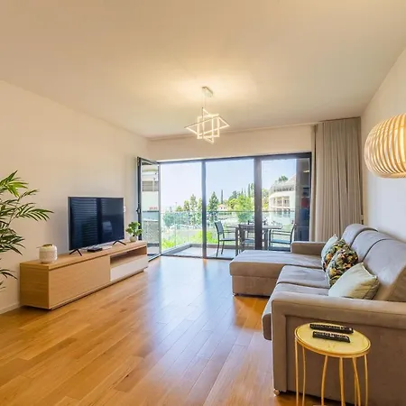Flh Balcony Flat With Pool Фуншал