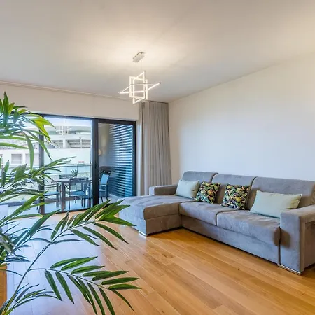 Flh Balcony Flat With Pool Apartament