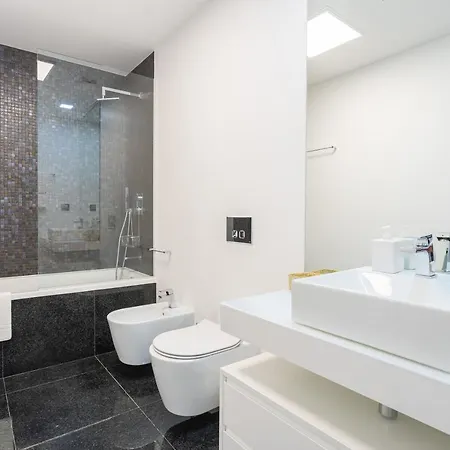 Flh Balcony Flat With Pool Apartament