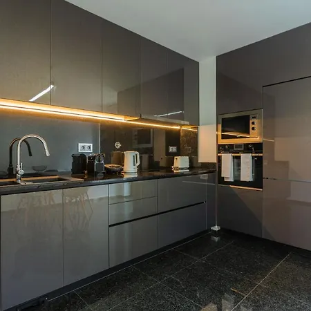 Flh Balcony Flat With Pool דירה פונשל