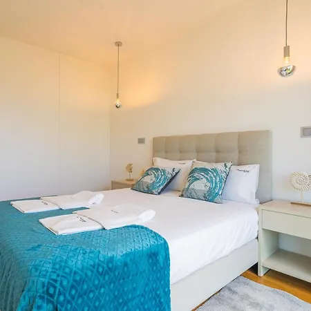 Flh Balcony Flat With Pool Apartman