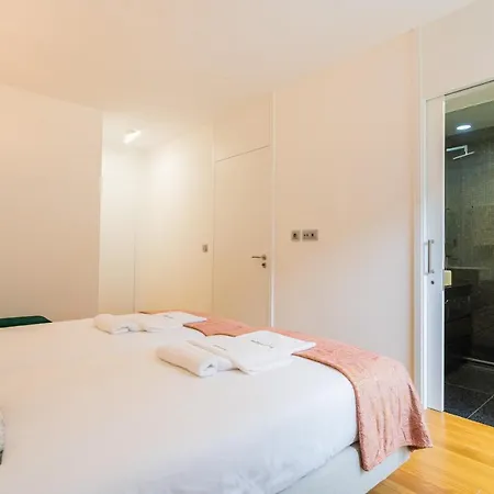 Flh Balcony Flat With Pool