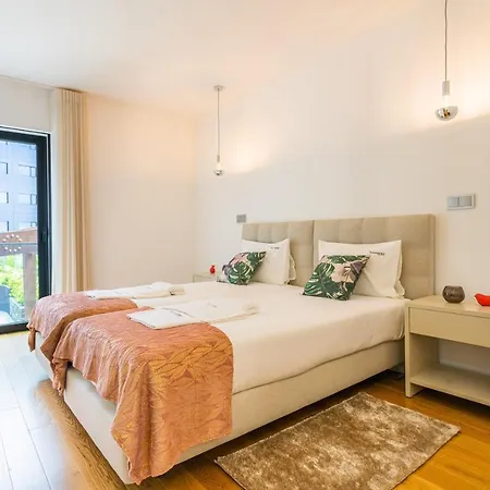 Flh Balcony Flat With Pool *