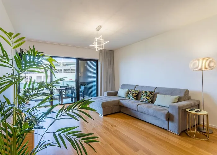 Flh Balcony Flat With Pool Апартаменты