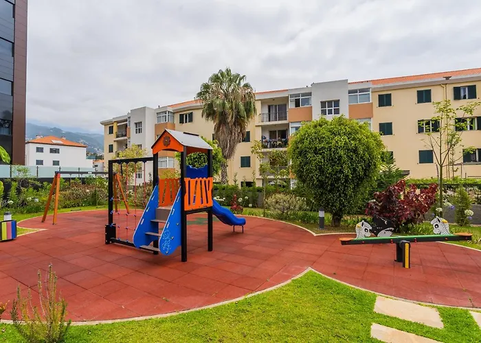 Апартаменты Flh Balcony Flat With Pool